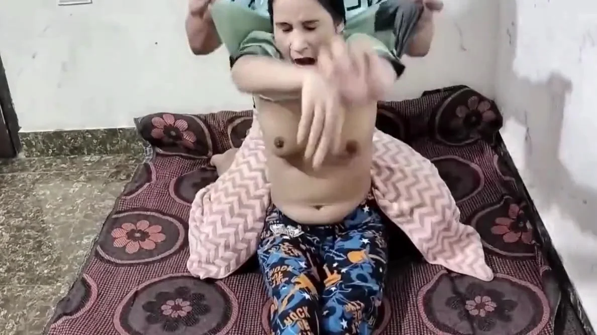 Naukar Ne Jabar Dasti Malik Ko Chod Kar Pregnant Kar Diya