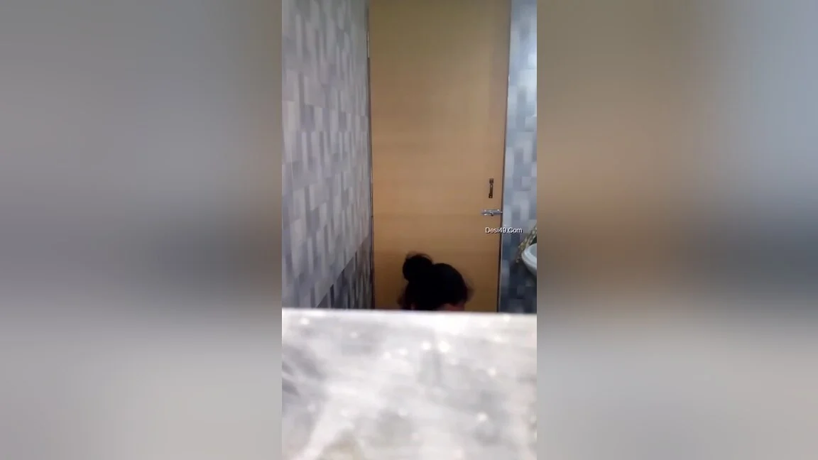 Today Exclusive-super Hot Desi Bhabhi Bathing Capture By 1