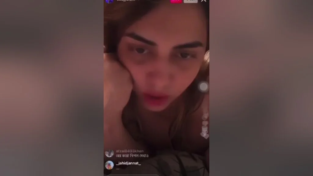 Sexy Girl Shows Her Boobs