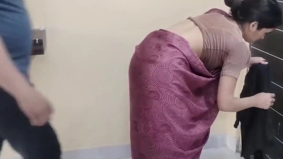 Naukrani Ko Malik Ne Paise Dekar Randi Ki Tarah Choda