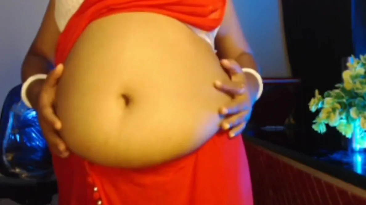 Hot Sexy Solo Girl Sexy Mood Boobs Show In Saari And Bra