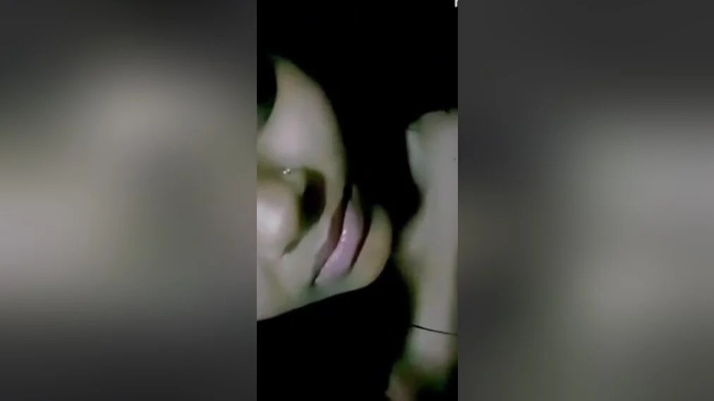 Desi Girl Shows Boobs And Pussy