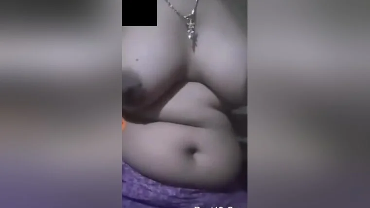 Today Exclusive-horny Desi Girl Showing Her Boobs And Pussy On Video Call 2
