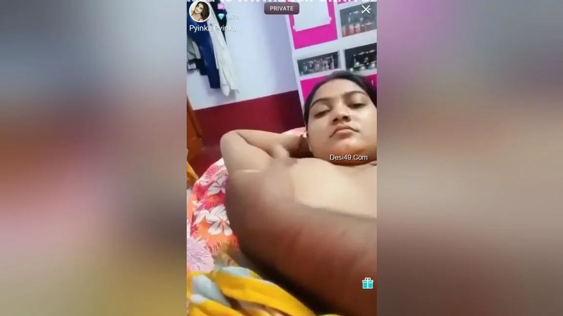 Today Exclusive- Sexy Desi Bhabhi Boobs Sucking By Hubby
