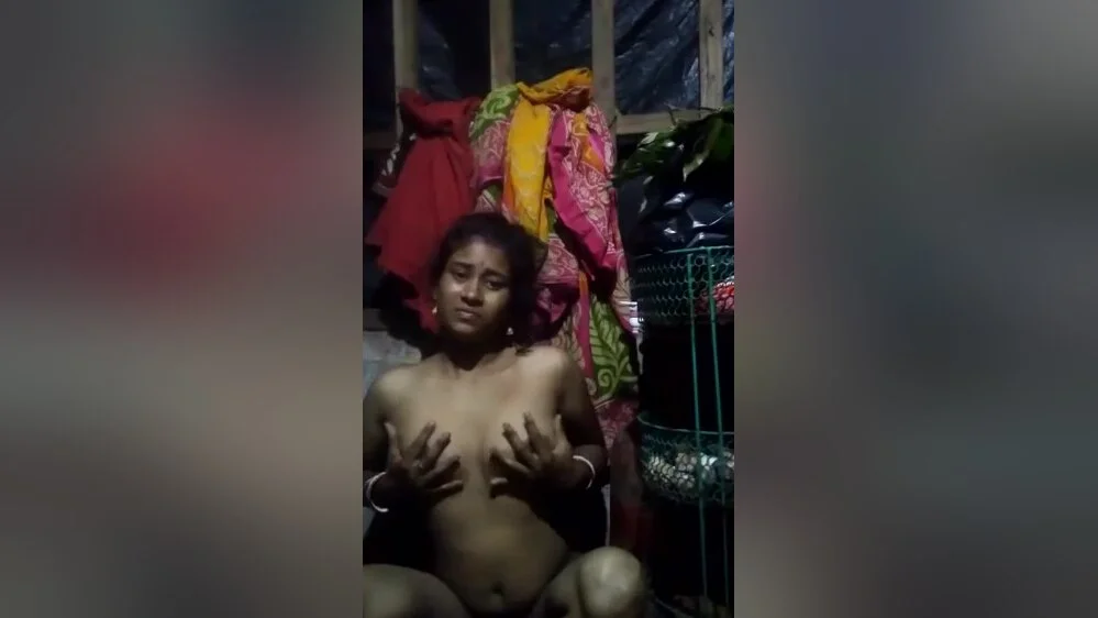 Desi Village Bhabhi Shows Nude Body 2