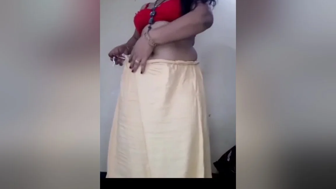 Desi Indian Sexy Housewife Webcam Show