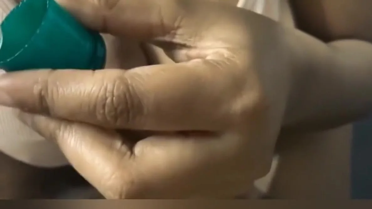 Indian Desi Girlfriend Ne Kiya Oil K Sath Cock Ka Massage Or Cumm Nikali