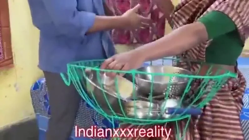 Patni Ke Jate Hi Kaamwali Ko Jamkar Choda Paise Ke Bahane Se