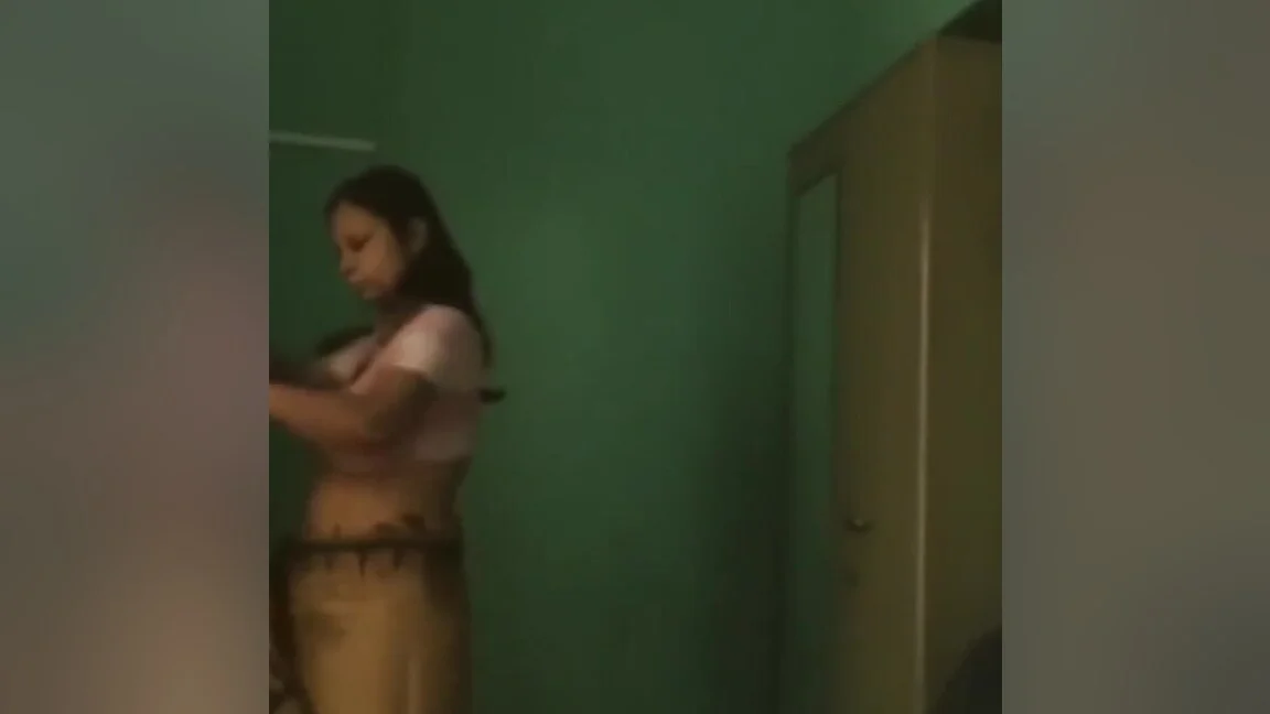 Today Exclusive- Aunty Wearing Cloths