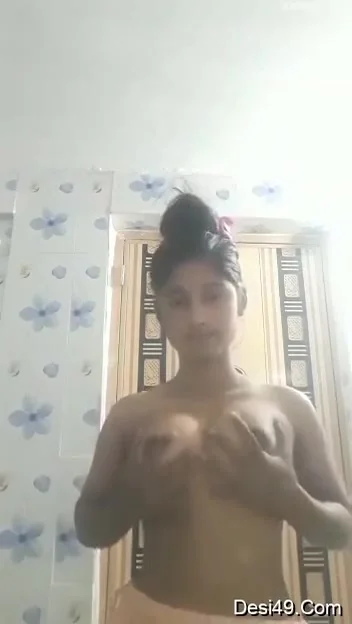 Today Exclusive-desi Girl Shows Her Boobs And Fingering