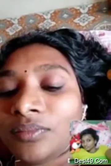 Today Exclusive- Sexy Look Desi Tamil Girl Showing Her Boobs On Video Call