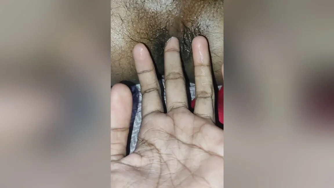 Sri Lankan Madhu Hansi Fingering Her Boyfriend Ass And He Give Foot Fuck