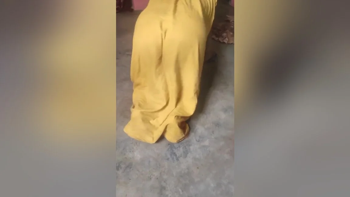 Indian Maid Sneha Cleaning House And Showing Her Full Naked Body