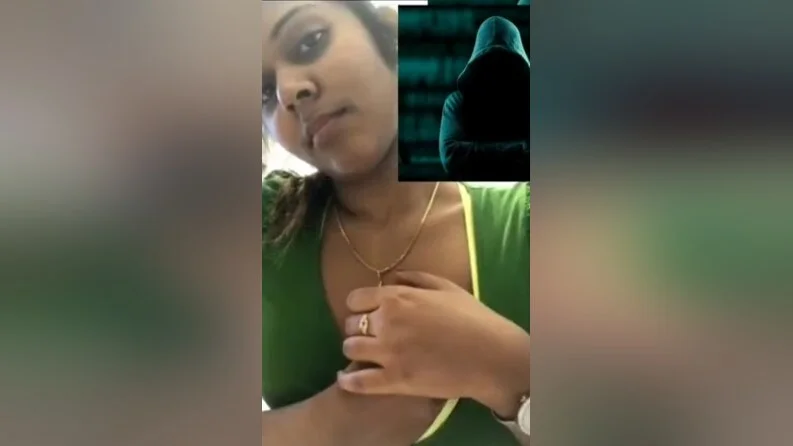 Today Exclusive- Super Hot Look Desi Girl Showing Her Boobs On Video Call