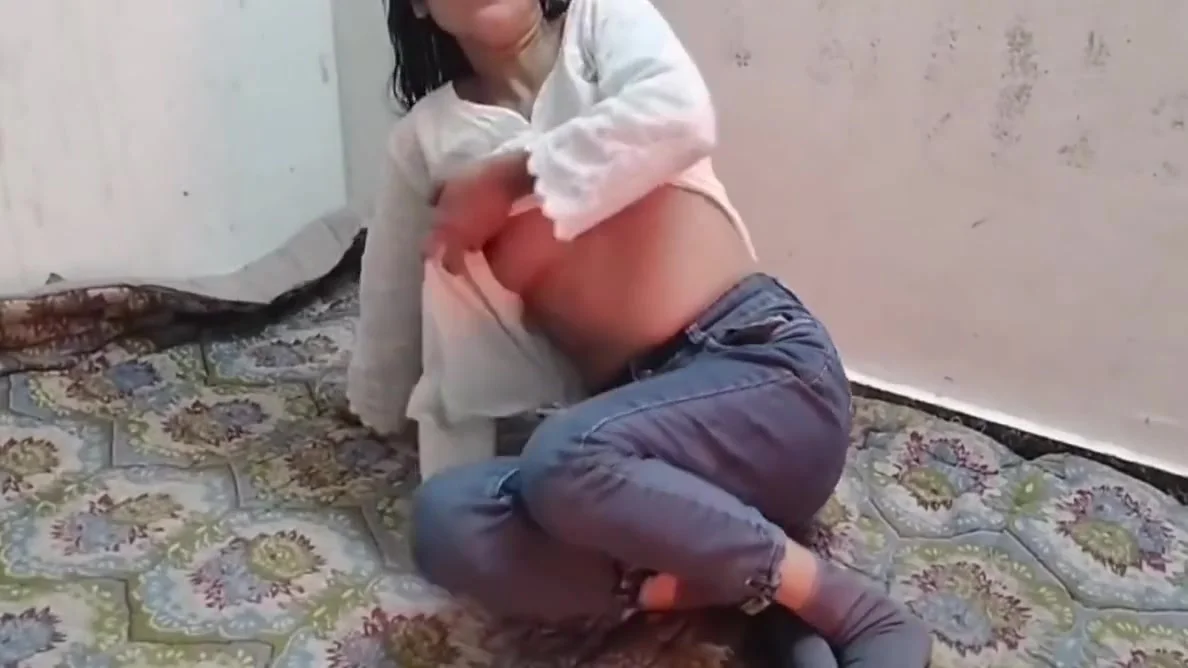 Muslim Girlfriend Ko Call Kar Ke Ghar Pe Bula Kar Jabar Dasti Pela