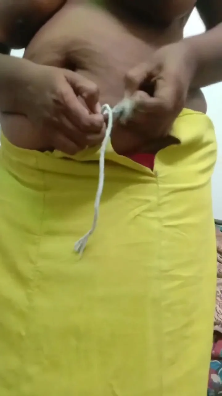 Mallu Aunty Sexy Boops Saree Video