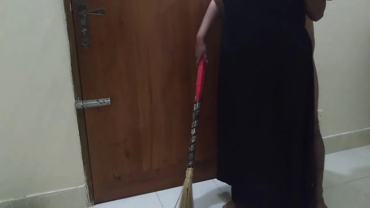 Moti Gand Vali Muslim Nakurni Ko Jabardast Chudai Hindu Malkin Ko Beta