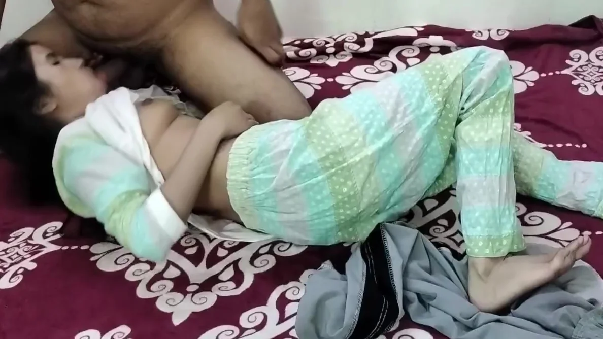 College Girl Ko Hotel Me Jabar Dasti Doodh Daba Kar Pela