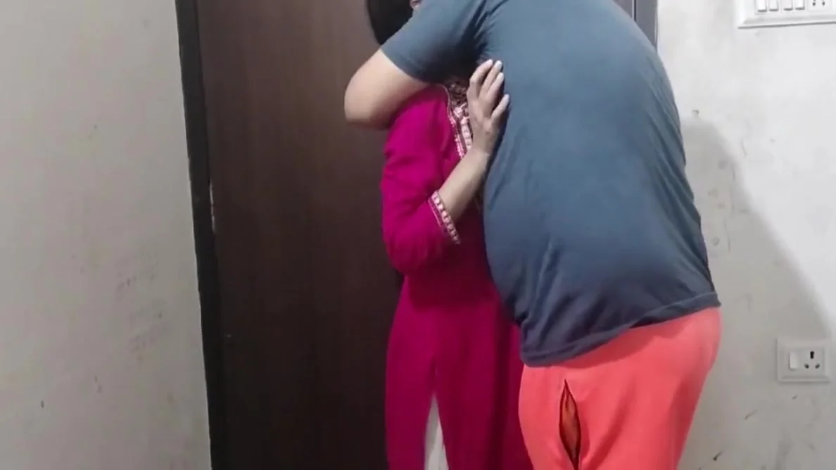 Girl Hostel Me Ghus Kar Jabar Dasti Pel Diya