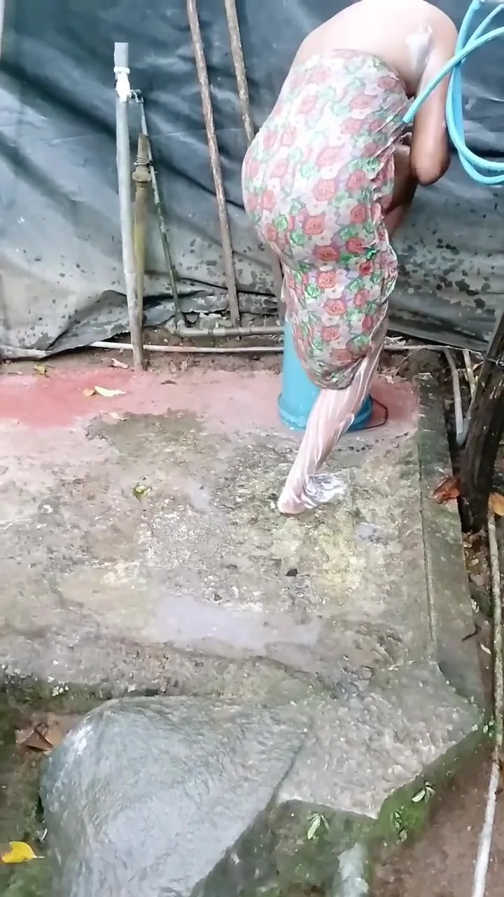 නනකට කලල සප කද කමද Out Door Bathing Solo Lesbian Asian Girl