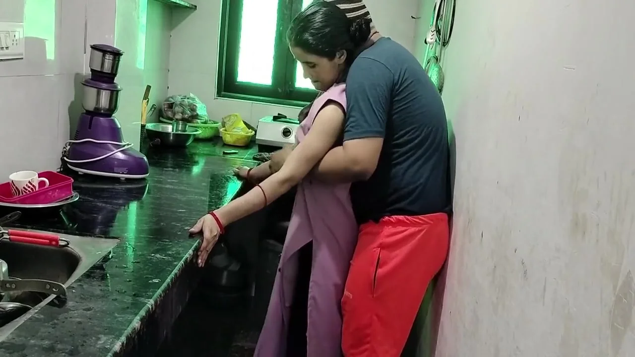 Bhabhi Ko Kitchen Me Hi Pel Diya
