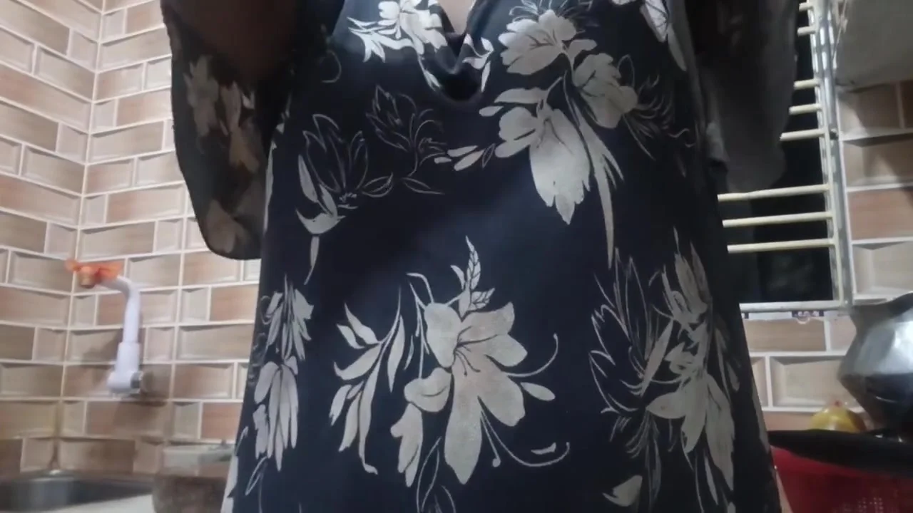 Desi Girl Khala Mace Dhora Talking Story