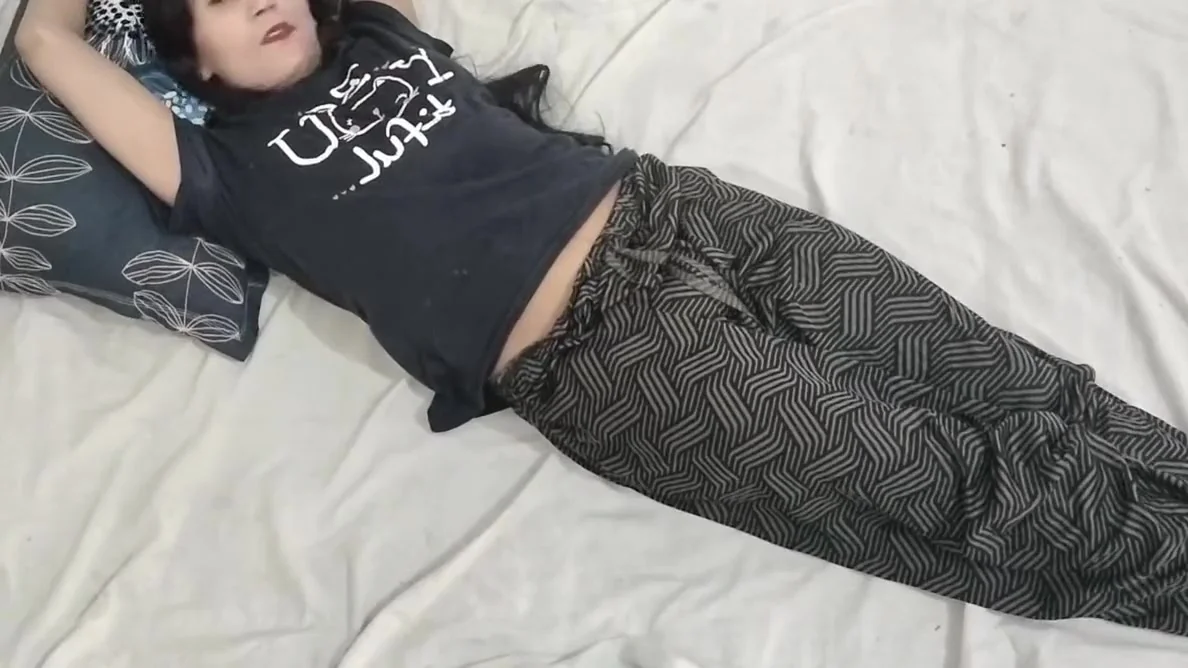 Padosi Ko Galti Se Soyi Hui Me Chod Diya