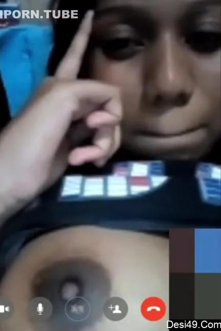 Today Exclusive- Sexy Lankan Girl Showing Her Boobs On Video Call 1