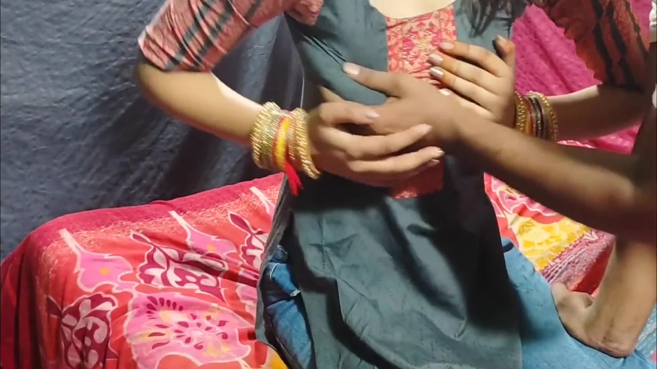 18 Years In Master Sahab Ne Padhate Padhate Apne Jawan Sexy student 18+ Ke Dood Daba Diya