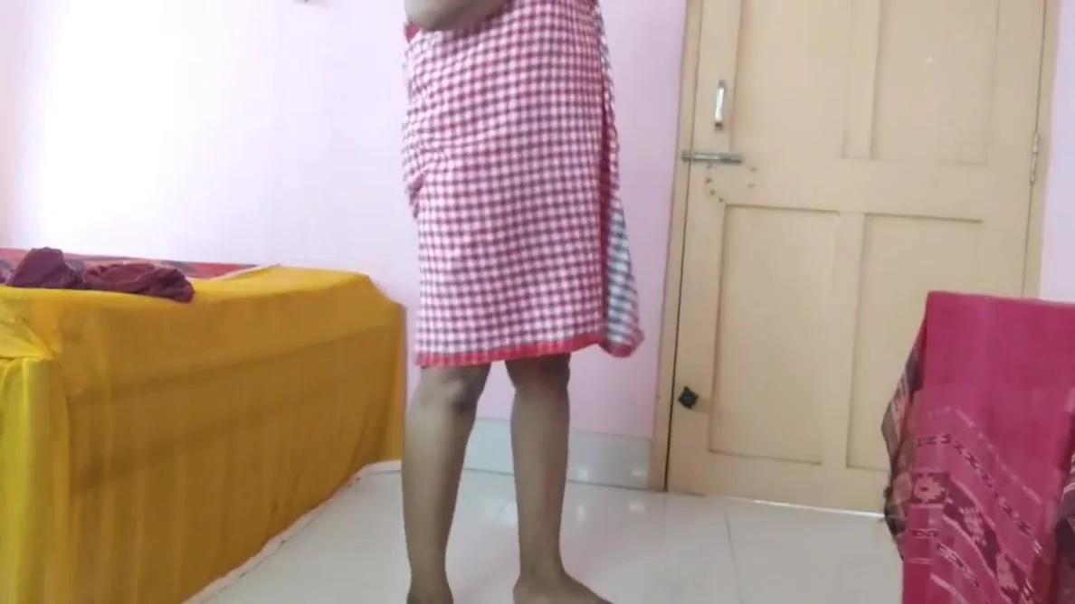 Indian Housewife Dress Change