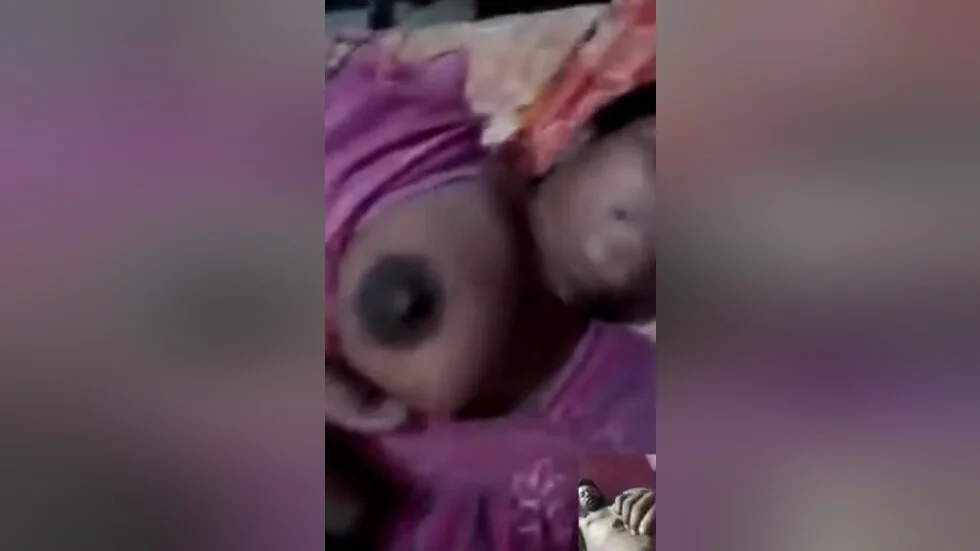 Today Exclusive- Boudi Showing Her Boobs To Lover