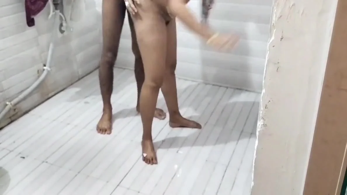 Young Bhabi Was Taking Bath When Suddenly The Stepbrother-in-law Secretly Left Her In The Bathroom