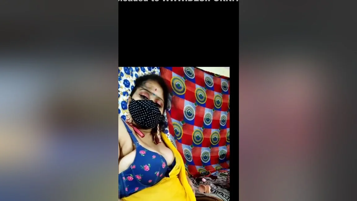 Desi Bhabhi Showing Her Boyfriend Her Boobs