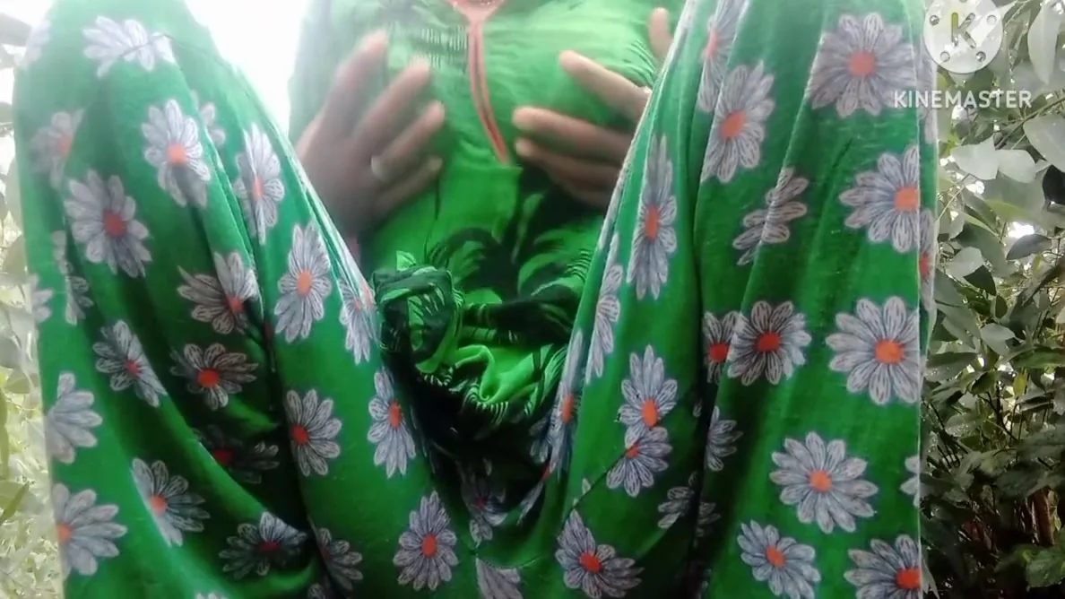 Desi Bhabhi Jungle Me Jackie Phone Pe Boyfriend Say Bat Ke