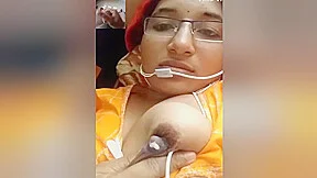 Sexy Bhabhi Shows Milky Boobs