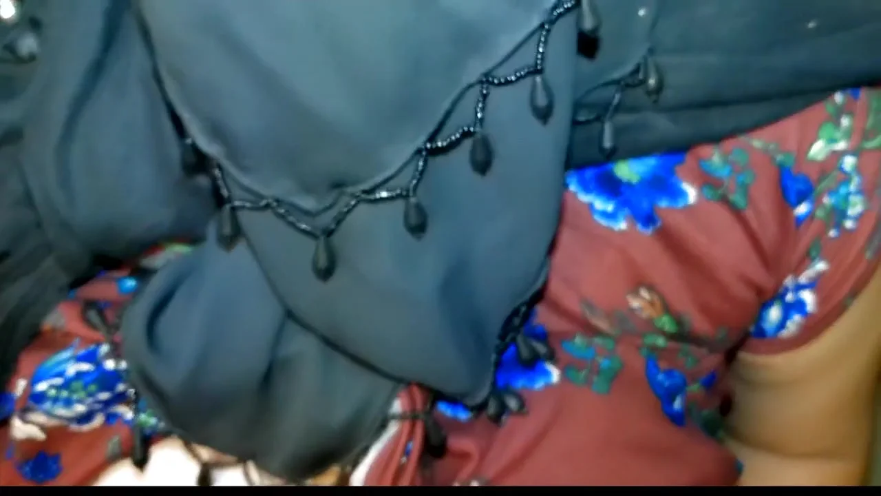 A Burqa-clad Girl From Saudi Arabia Comes To The House To Fuck For Money