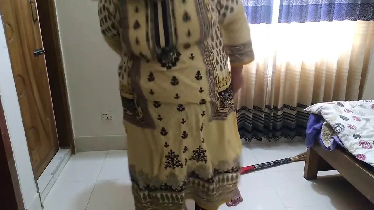 My Desi Stepmom Sweeping Room Then I Fucked Her - Big Tits & Ass (-2)
