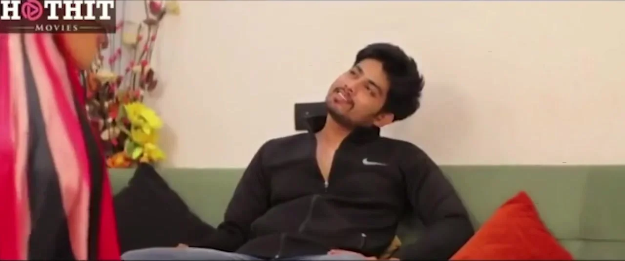 Ladke Ne Padosi Bhabhi Ko Chuda Or Usk Dosto Ne Dekhi Chudai - Indian Bhabhi