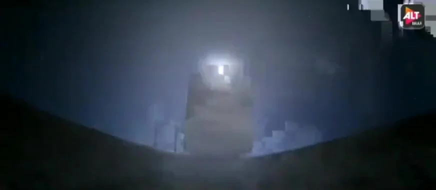 Train Me Shoagraat Vo V Ek Chor K Sath Aur Fr Oske Badche V Bani