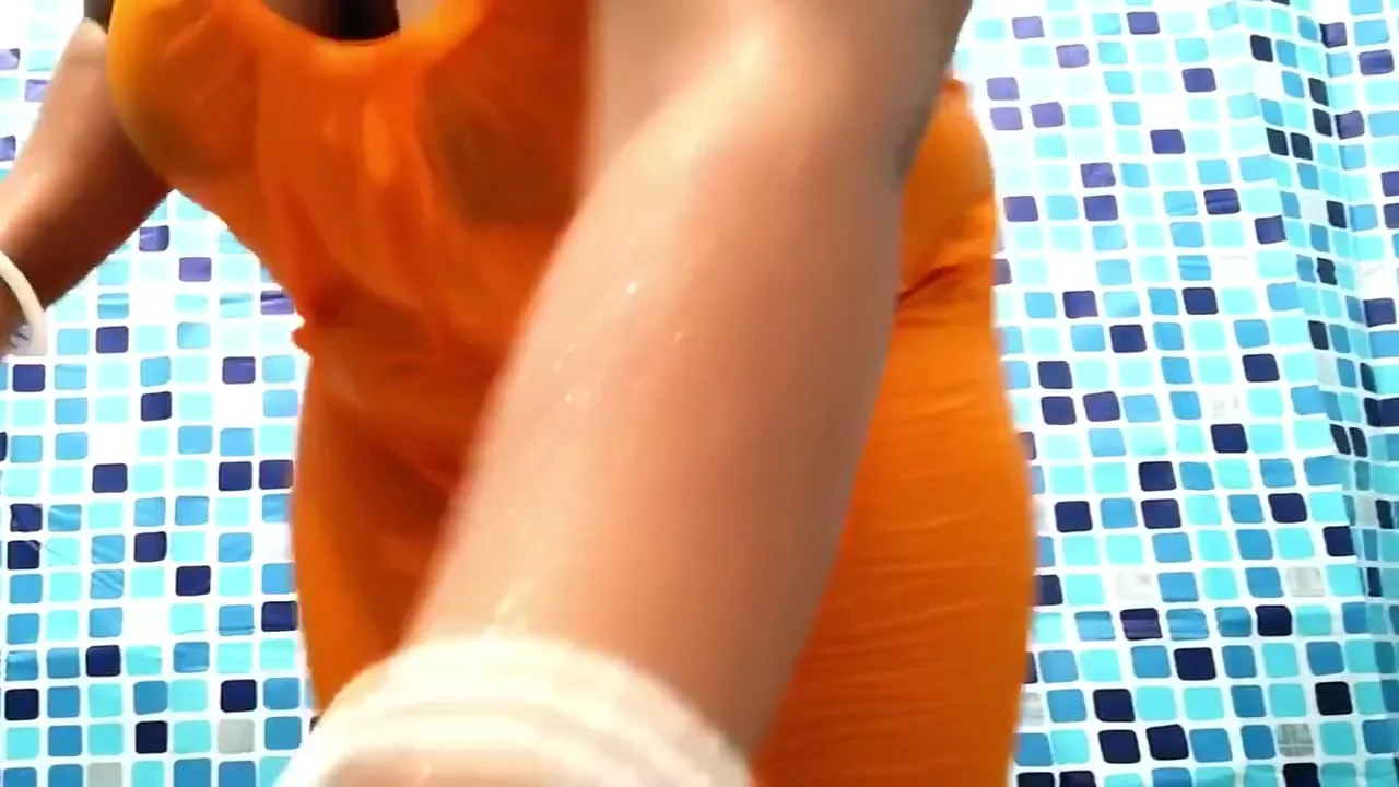 Big Boobs Indian Desi Bhabhi Sexy Mona Full Nude Bathing First Time