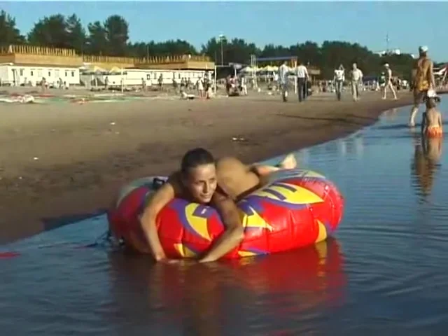 Spy nude girl picked up by cam at nude beach