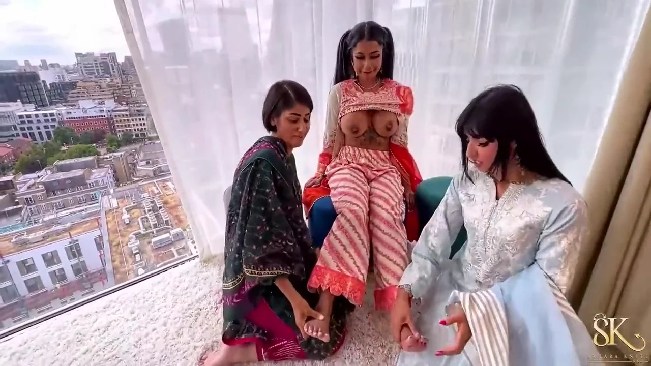 Sahara Knite - Desi Bhabhi Threesome