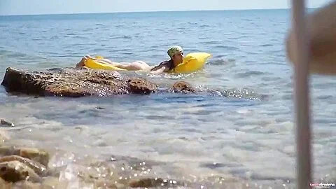 Sirena Milano In Masturbates On The Beach