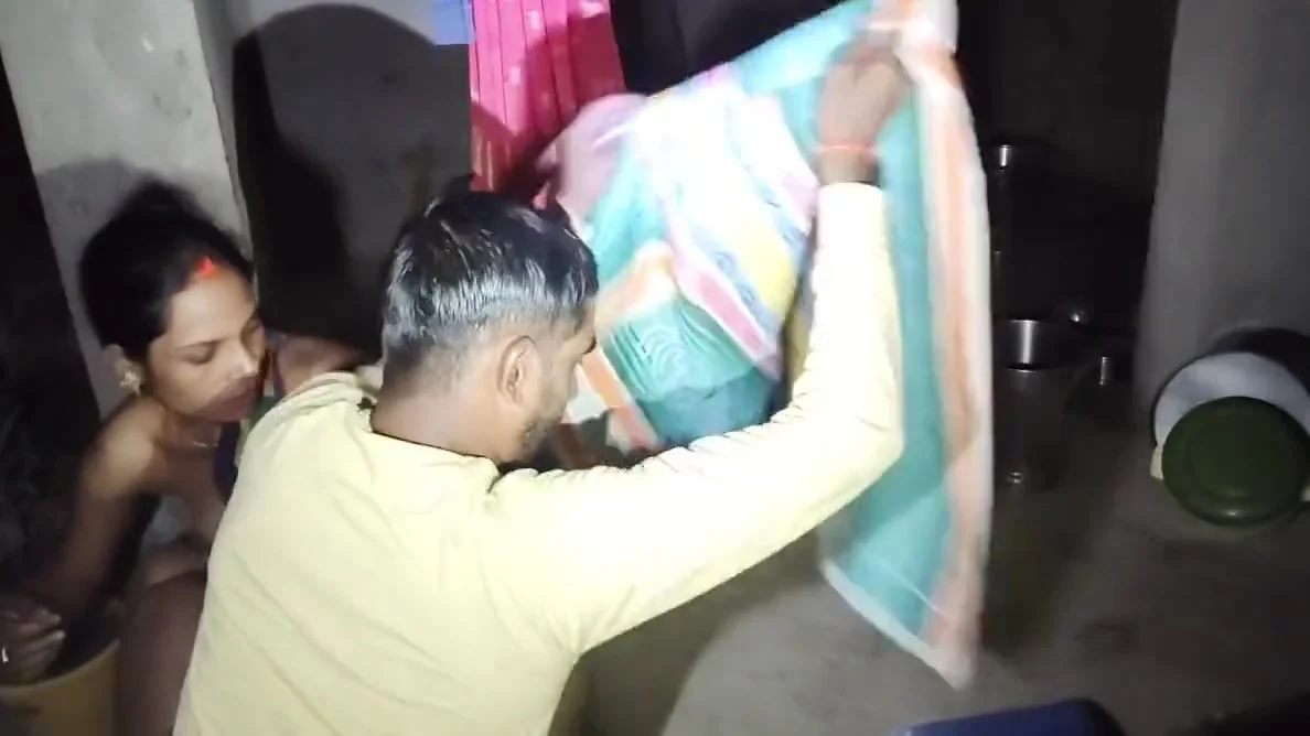 Desi Sex With Hot Sexy Girl In Saree