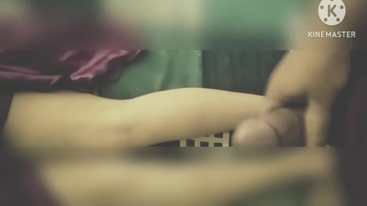 Ekeli Sorahi Bhabhi Ke Sexy Legs Par Moot Mara