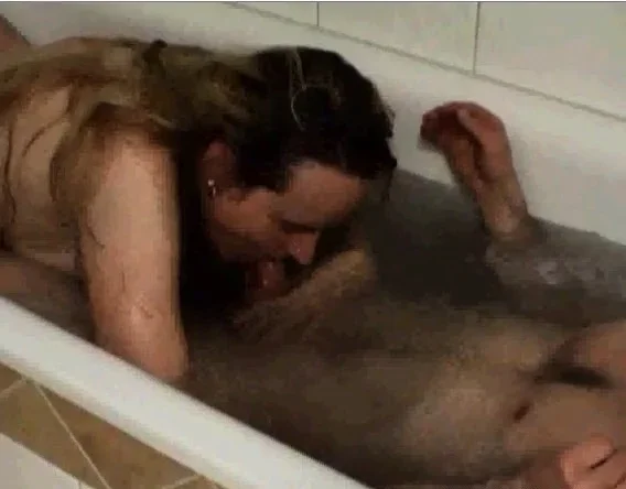 Geile Urlauberin aus Karlsruhe blaest mir einen unter Wasser