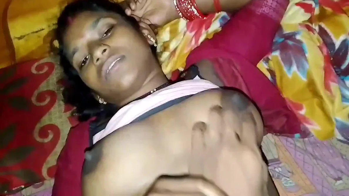 Hot Aunty Tight Boobs Pressing Aunty