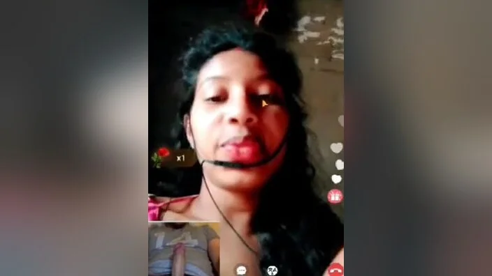 Today Exclusive- Desi Village Girl Showing Boobs On Video Call