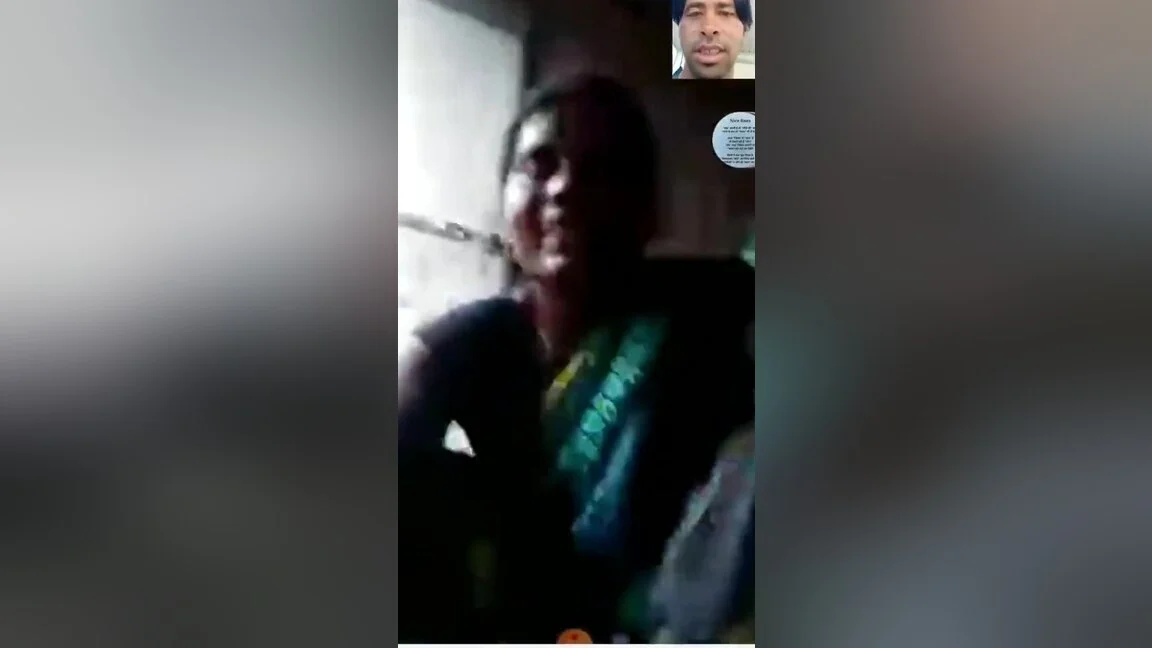 Today Exclusive- Desi Bhabhi Showing Her Ass And Pussy On Video Call 2