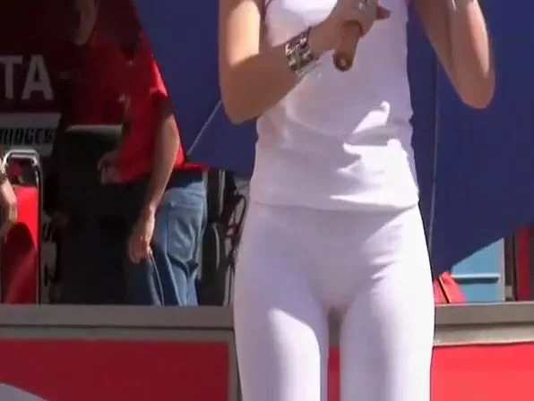 Hot babes in tight clothes cameltoes